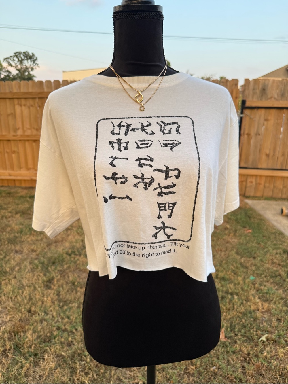 surf style White Graphic Cropped Tee with Black Print